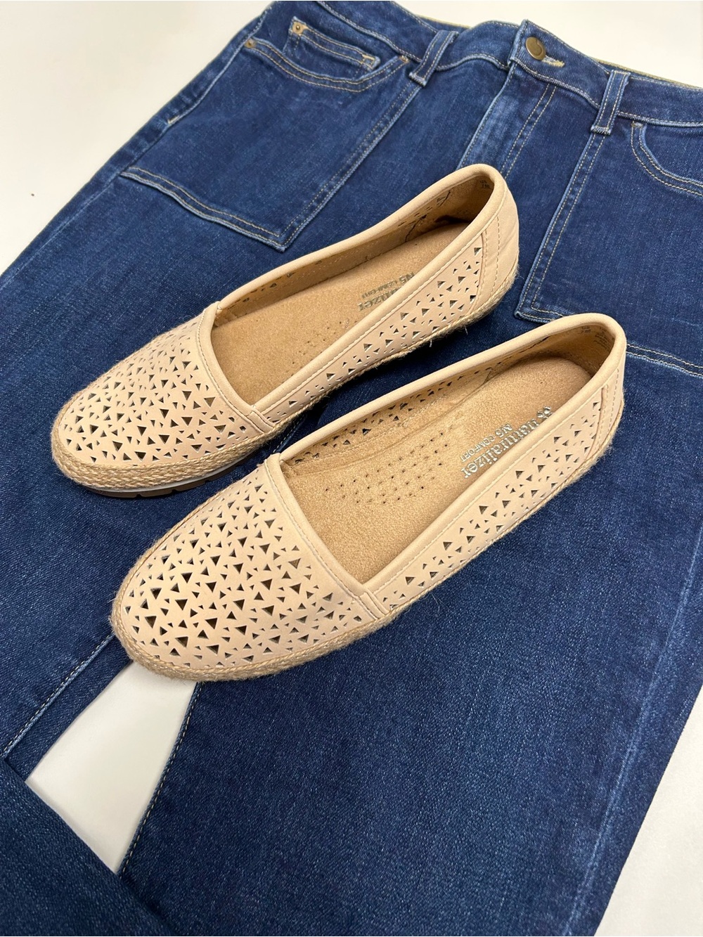 Naturalizer Beige Slip-On Flats Size 7M - Picture 8 of 9